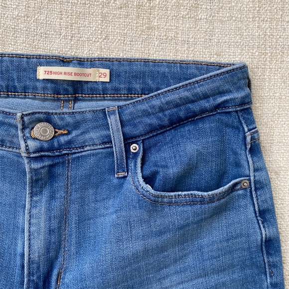 Levi's 725 High Rise Bootcut Denim Jeans in Blue - NWOT - Picture 2 of 5